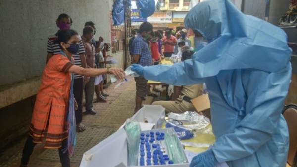 नोएडा की लैब में 12 RT-PCR मशीन