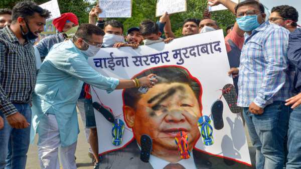 भारतीय सैनिकों की शहादत के बाद देश भर में चीनी सामानों का बहिष्कार