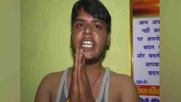 कानपुर थाने में वीडियो बनाने वाले का टॉर्चर कानपुर थाने में वीडियो बनाने वाले का टॉर्चर