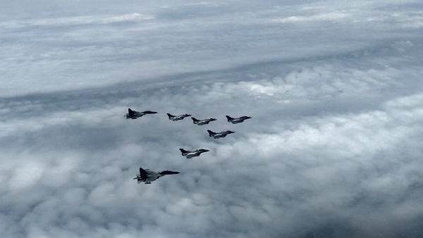  एक मिनट में 60000 फीट ऊंचाई