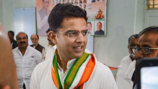 पायलट ने Twitter बॉयो से डिप्टी सीएम 