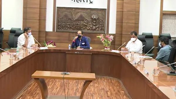 उद्धव ने की बैठक, बीएमसी ने की घरों में रहने की अपील