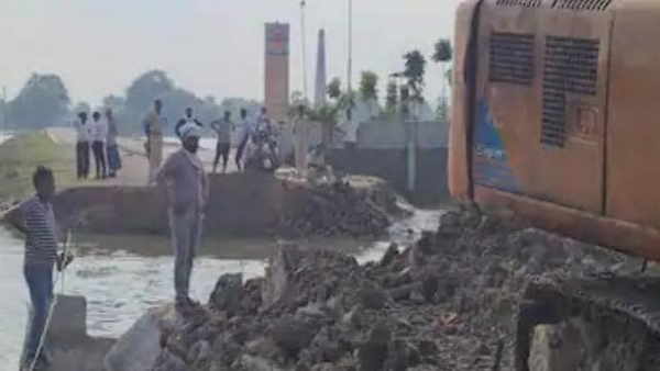 rjd leader tejashwi yadav did tweet about bangra ghat mahasetu damage of approach road