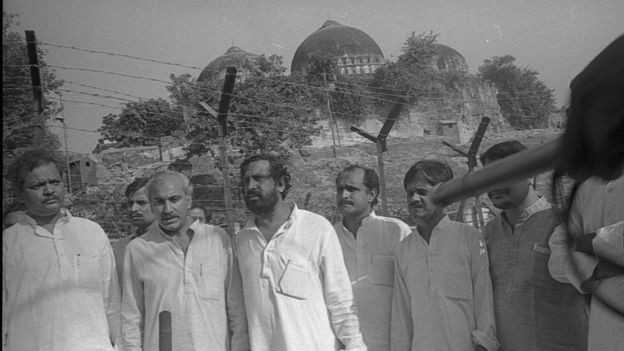 बाबरी मस्जिद का ताला राजीव गांधी ने किसी डील के तहत खुलवाया था? बाबरी मस्जिद का ताला राजीव गांधी ने किसी डील के तहत खुलवाया था?