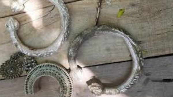 भूकंप के दौरान दब गए थे सारे जेवरात