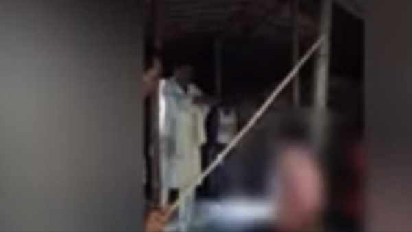 samastipur police and mukhiya brutally beats three young man video viral samastipur police and mukhiya brutally beats three young man video viral