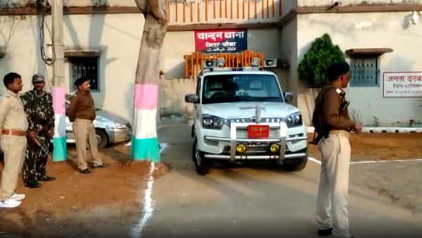 पुलिस मौके पर पहुंची पुलिस मौके पर पहुंची