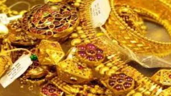 खुदाई के दौरान लोगों ने लूट लिया