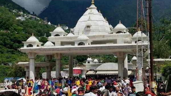 श्राइन बोर्ड ने शुरू किया सैनिटाइजेशन का काम