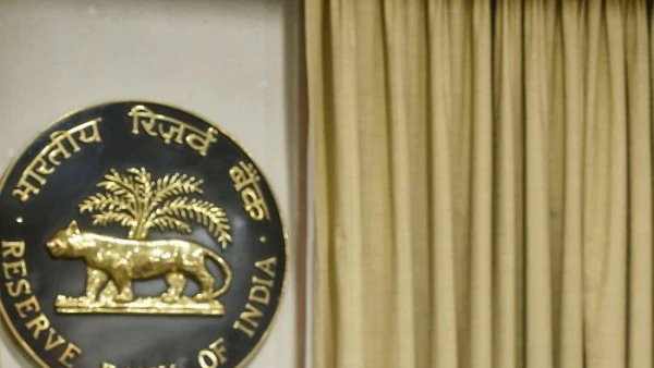 एक साल से 2000 का एक भी नोट नहीं छपा एक साल से 2000 का एक भी नोट नहीं छपा