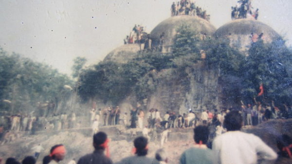 अभिराम दास ने मस्जिद के अंदर रखी थी पहली बार मूर्ति