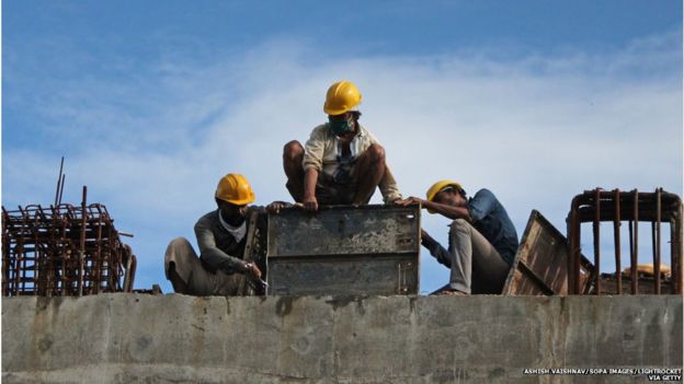 भारत के युवाओं के लिए रोज़गार की राह हुई और मुश्किल