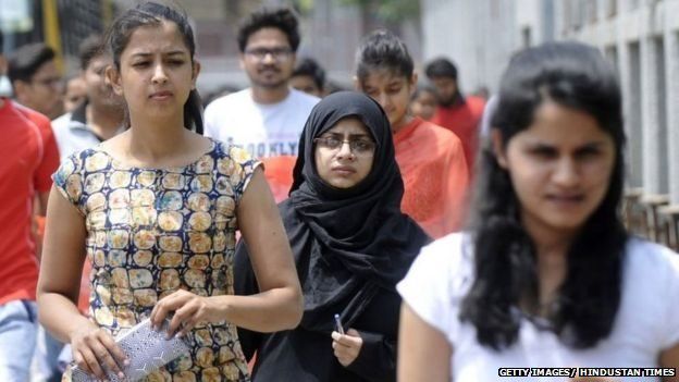 JEE-NEET परीक्षा की तारीख़ आगे क्यों नहीं बढ़ा सकती मोदी सरकार