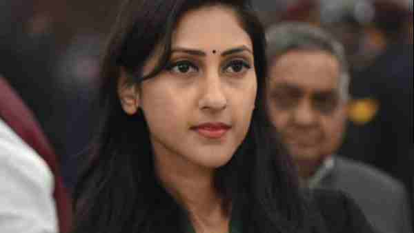 छोटे बेटे कमलेश ने मुझे बचाया छोटे बेटे कमलेश ने मुझे बचाया