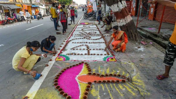 लोगों से घरों में रहने की अपील 