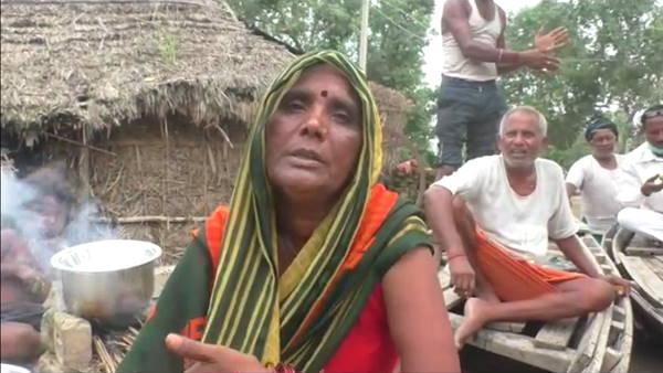 छतों पर डेरा डाले हुए हैं कई परिवार छतों पर डेरा डाले हुए हैं कई परिवार