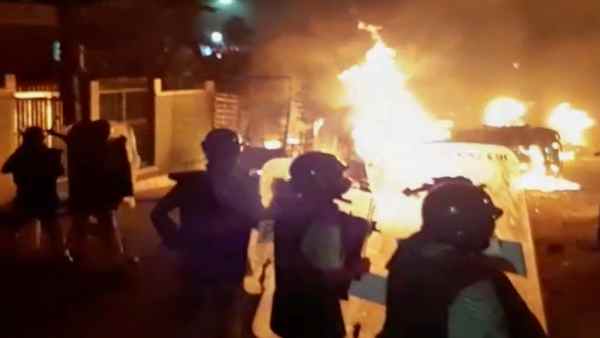 कांग्रेसी विधायक के घर पर हमला कांग्रेसी विधायक के घर पर हमला