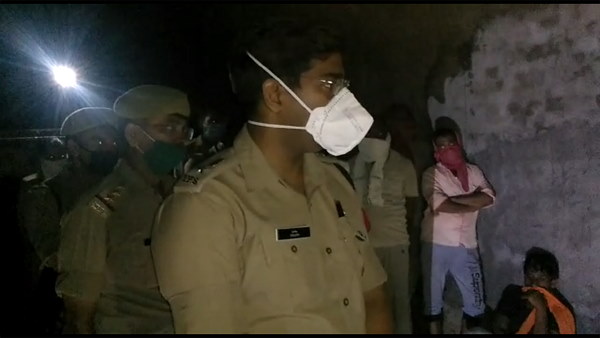 wife found dead with two children at bijnor, police caught husband