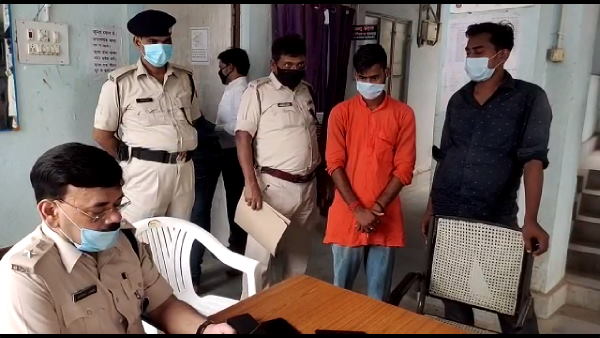 बाइक से हो रही थी डिलीवरी