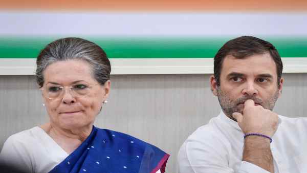 राहुल जी और सोनिया जी एक माह में अध्यक्ष का चुनाव करवाना चाहते थे लेकिन राहुल जी और सोनिया जी एक माह में अध्यक्ष का चुनाव करवाना चाहते थे लेकिन