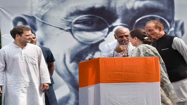 खड़गे को पांच साल की वफादारी का तोहफा