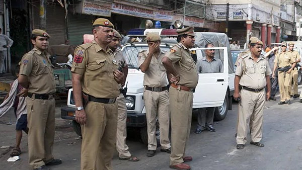 कई तरह की पाबंदियां लागू