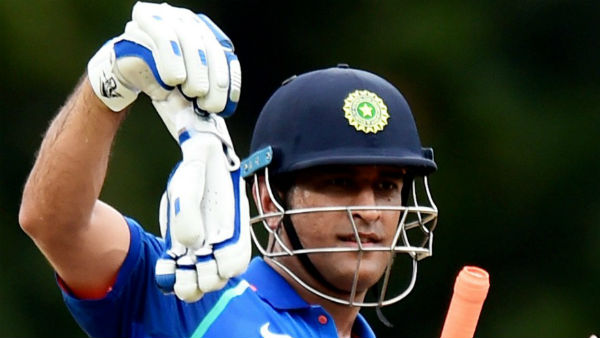 'धोनी आपको कभी भी बाल नहीं कटाने चाहिए'