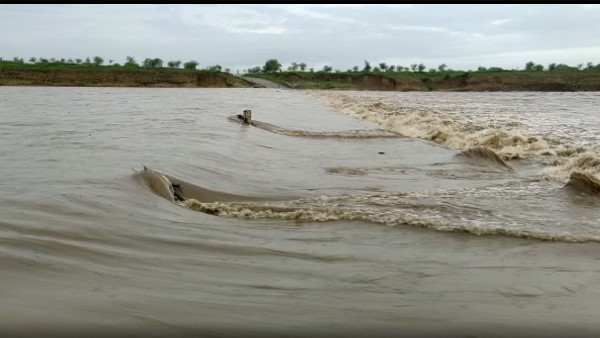 स्टेट हाईवे 72 पर वाहनों की आवाजाही बंद