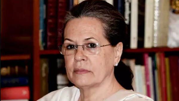 सोनिया गांधी को अंतरिम अध्यक्ष बनाए रखने का फैसला बैठक में हुआ सोनिया गांधी को अंतरिम अध्यक्ष बनाए रखने का फैसला बैठक में हुआ