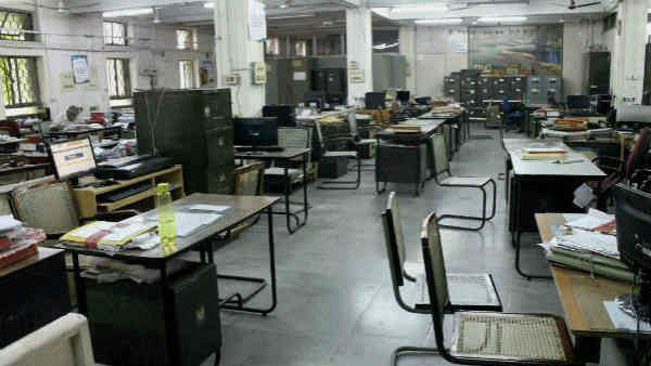 तीन महीने की एडवांस सैलरी