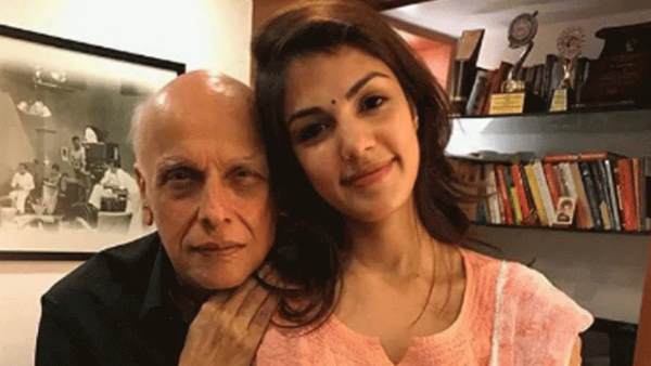 रिया और महेश भट्ट की चैट वायरल रिया और महेश भट्ट की चैट वायरल