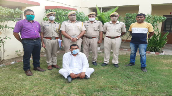  अकबर का चाचा रोशन है बड़ा तस्कर, रहता है पाकिस्तान में...