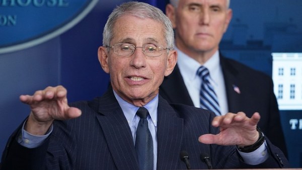 कोरोना वायरस लोगों के सांस लेने या बोलने से भी फैल सकता है: फाउसी