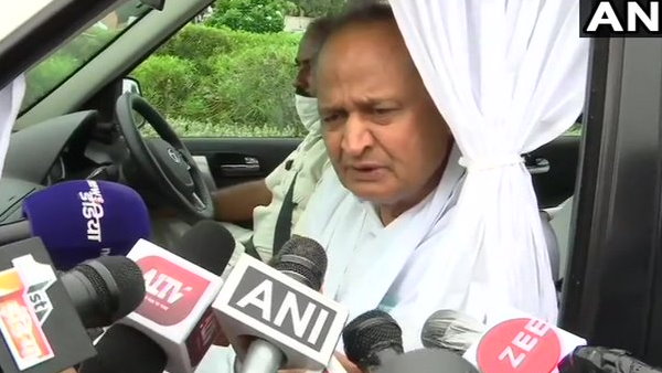 हमारी लड़ाई किसी व्यक्ति के खिलाफ नहीं: गहलोत हमारी लड़ाई किसी व्यक्ति के खिलाफ नहीं: गहलोत