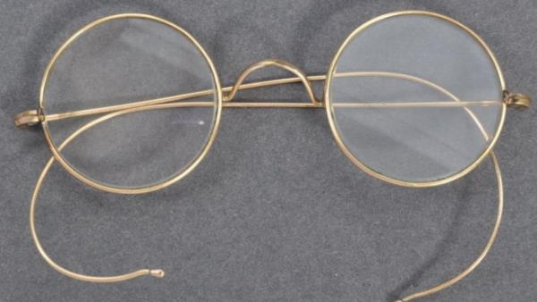 mahatma Gandhi glasses sell for 260000 pound in UK auction mahatma Gandhi glasses sell for 260000 pound in UK auction
