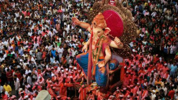 ऐसे में आप घर में निम्नलिखिल तरीके से विसर्जन कर सकते हैं... ऐसे में आप घर में निम्नलिखिल तरीके से विसर्जन कर सकते हैं...