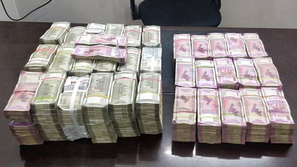 ahmedabad Builder Father and son dispute with Daughter in law, know whats happened so far