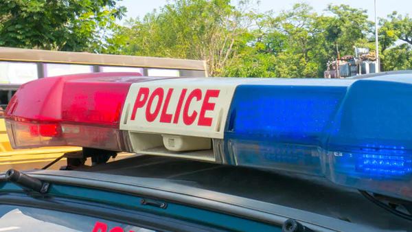 कमरे में मिली बच्ची, पास ही पड़ा था छुरा कमरे में मिली बच्ची, पास ही पड़ा था छुरा