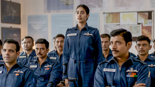 एक और पायलट ने फिल्‍म को बताया झूठा 