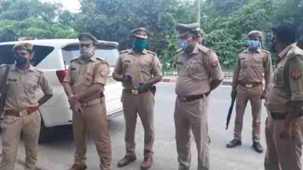 एक महीने पहले राकेश व पत्नी का शस्त्र हुआ था जब्त