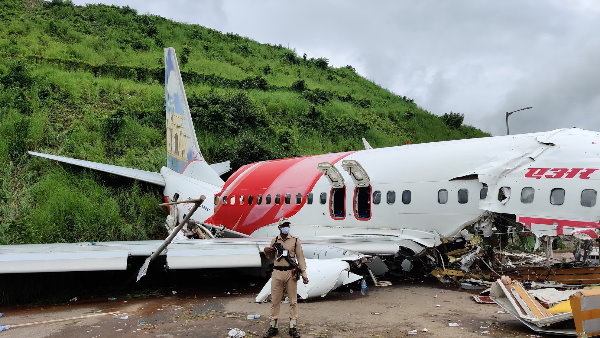 Civil Aviation Minister, Hardeep Singh Puri visits Kozhikode Airport, where flight crashlanded yesterday