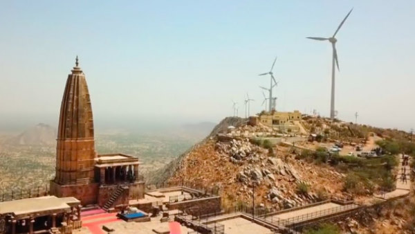  नीचे उतरते समय हुआ हादसा