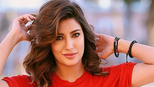 टॉप 10 सेक्सिएस्ट एशियन फीमेल में से एक थीं महविश 