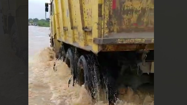 4 लोग बचाए गए 4 लोग बचाए गए