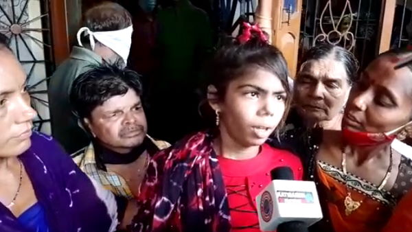 घर पर लग गई भीड़