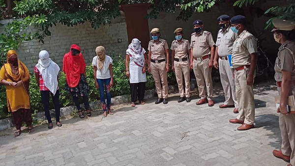 racket busted in guest house of jhajjar district, five girls caught with men racket busted in guest house of jhajjar district, five girls caught with men