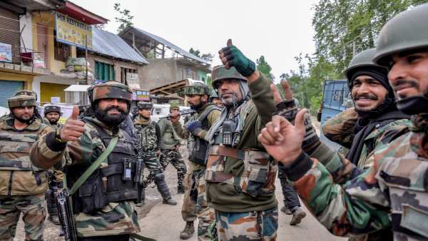 चार्जशीट में उमर फारूक, मुद्दसिर खान, आदिल अहमद डार का नाम भी शामिल चार्जशीट में उमर फारूक, मुद्दसिर खान, आदिल अहमद डार का नाम भी शामिल