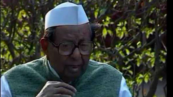 वर्ष 1996 से 1998 के बीच सीताराम केसरी कांग्रेस अध्यक्ष चुने गए