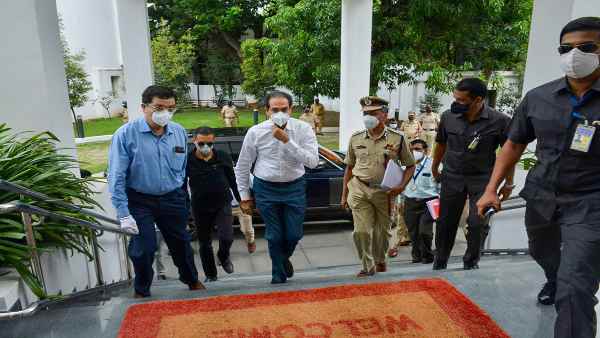 आदित्य से पूछताछ हुई तो और आक्रामक हो सकती है भाजपा