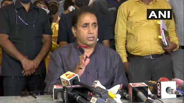 देशमुख ने कहा मुंबई पुलिस जांच में सीबीआई का करेंगी सहयोग 